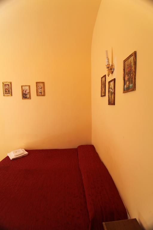 Hostel Pink Floyd Roma Esterno foto