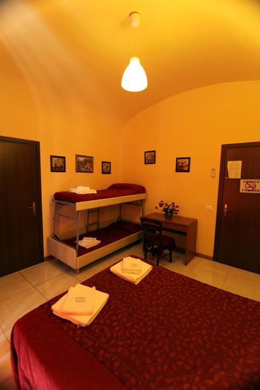 Hostel Pink Floyd Roma Esterno foto