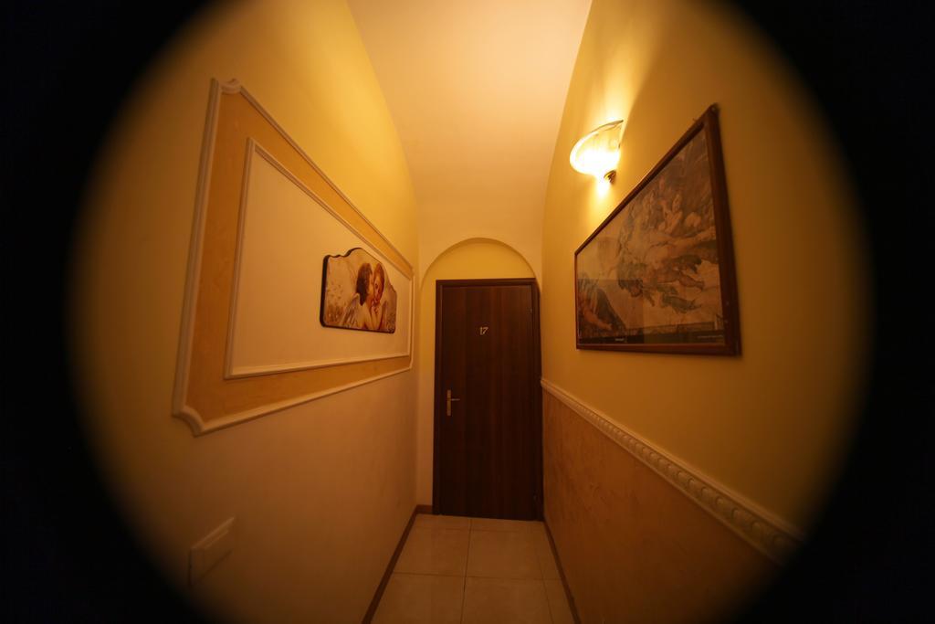 Hostel Pink Floyd Roma Esterno foto
