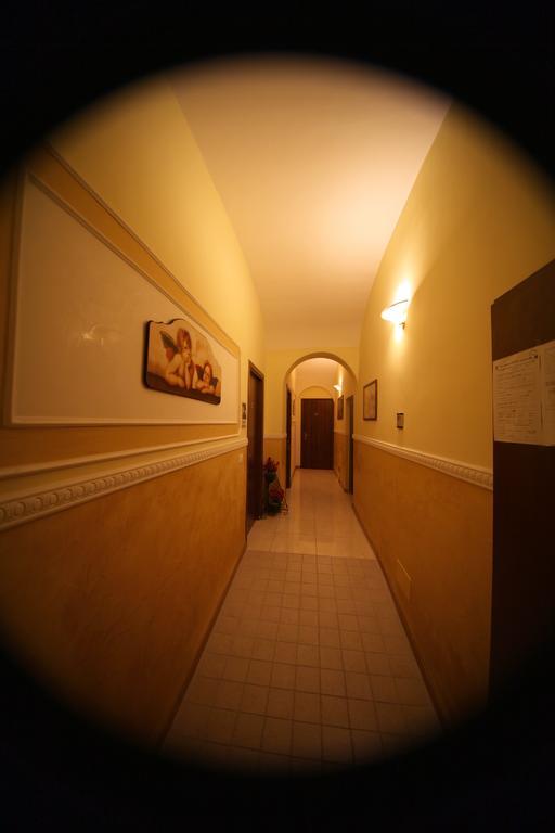 Hostel Pink Floyd Roma Esterno foto