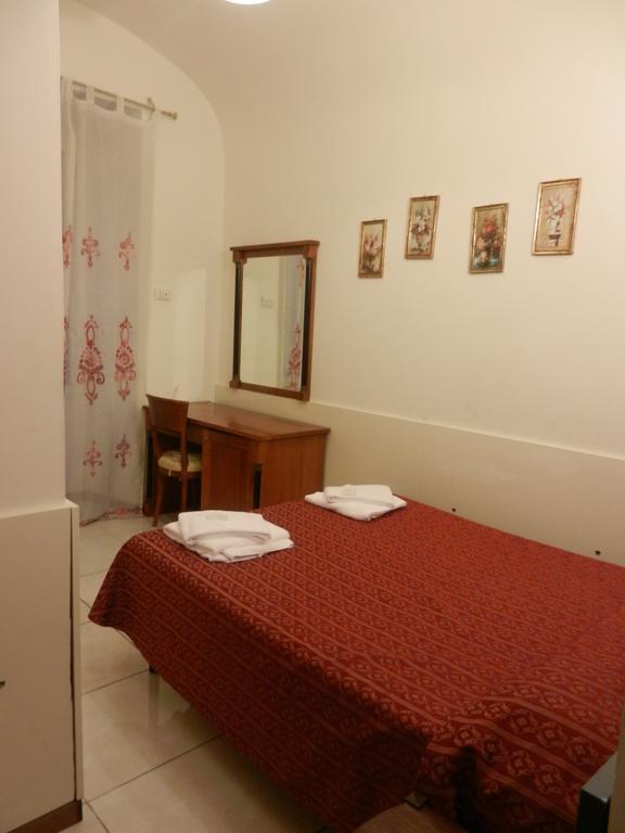 Hostel Pink Floyd Roma Esterno foto