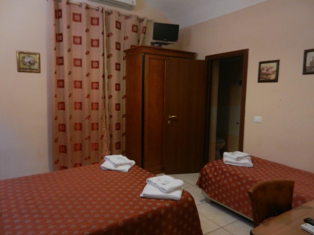 Hostel Pink Floyd Roma Esterno foto