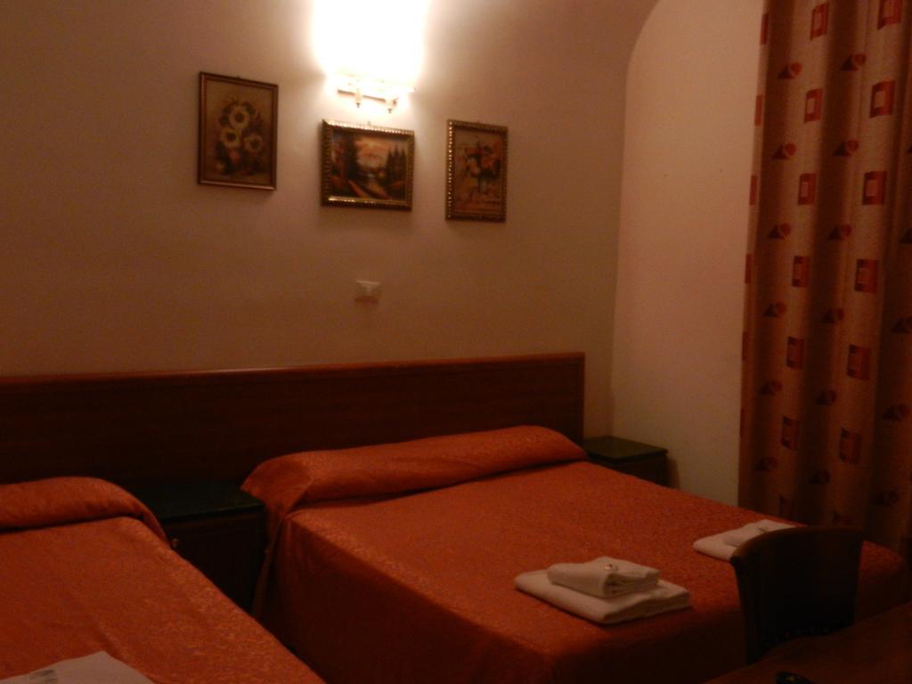 Hostel Pink Floyd Roma Esterno foto