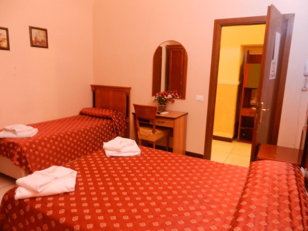 Hostel Pink Floyd Roma Esterno foto