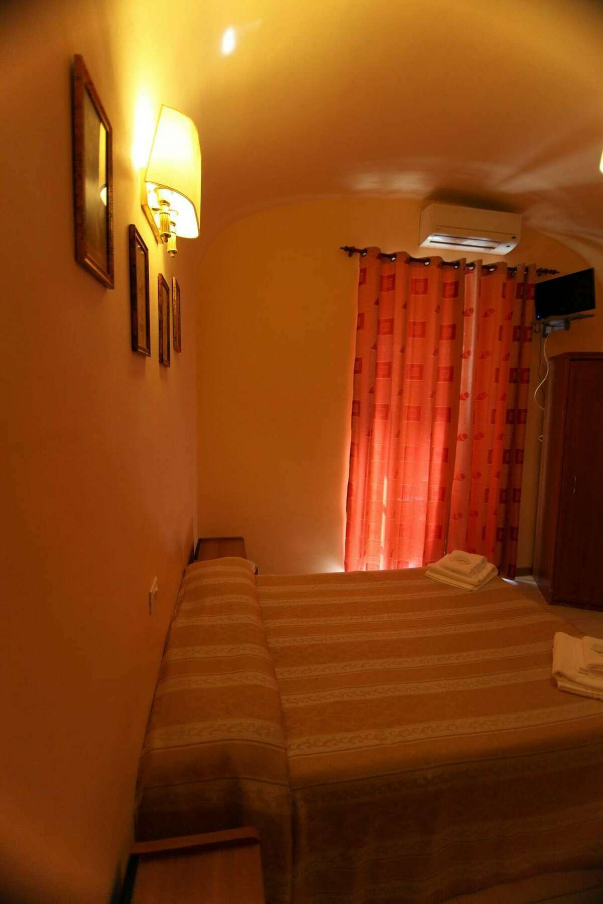 Hostel Pink Floyd Roma Esterno foto